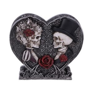 B5693u1 showing charmed witchy style
