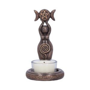 D5686u1 showing otherworldly witchy style