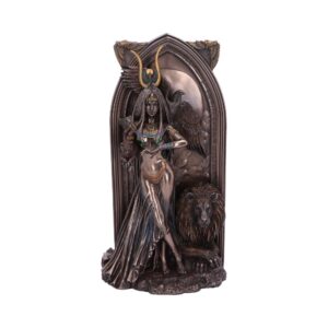 G4963r0 showing ritual-ready witchy style
