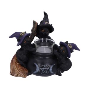 U5952v2 showing ritual-ready witchy style