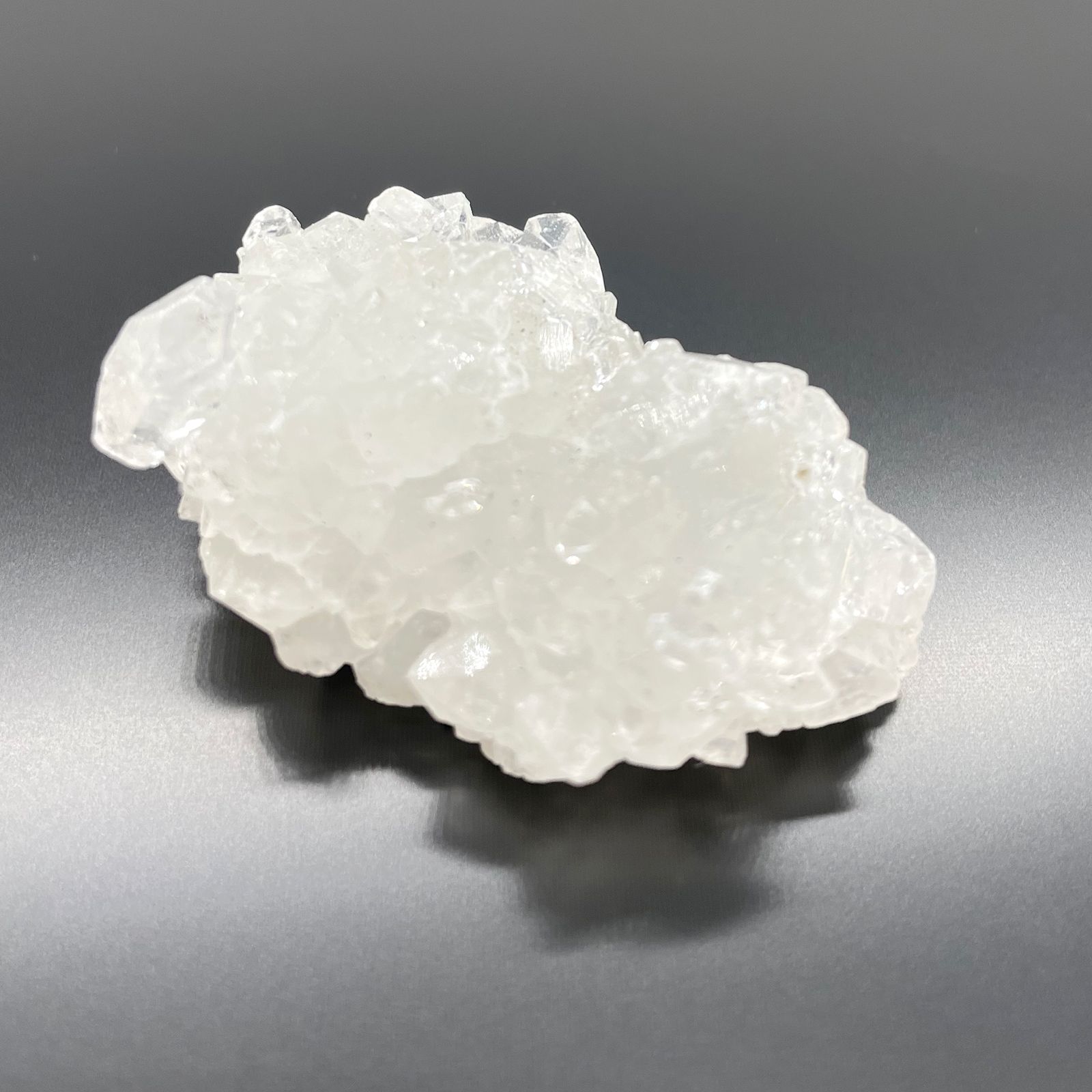 White Apophyllite Clusters 20-30mm - Image 9