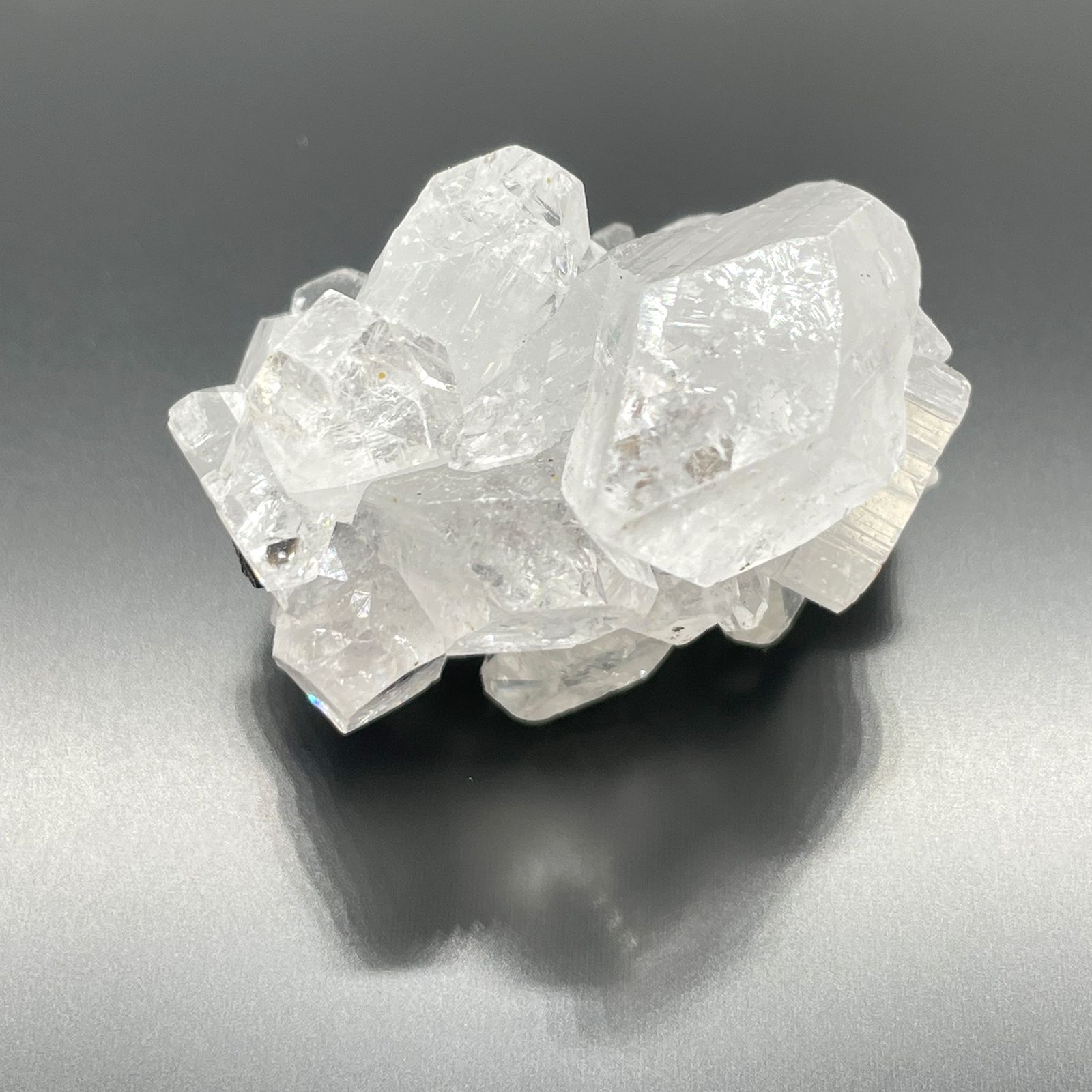 White Apophyllite Clusters 20-30mm - Image 7