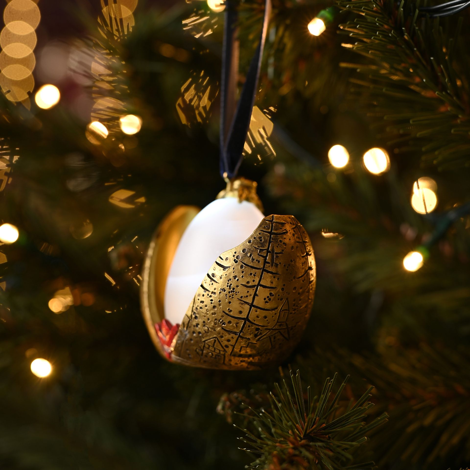 Warner Bros Harry Potter Alumni LED Hanging Decoration - Golden Egg - Image 4