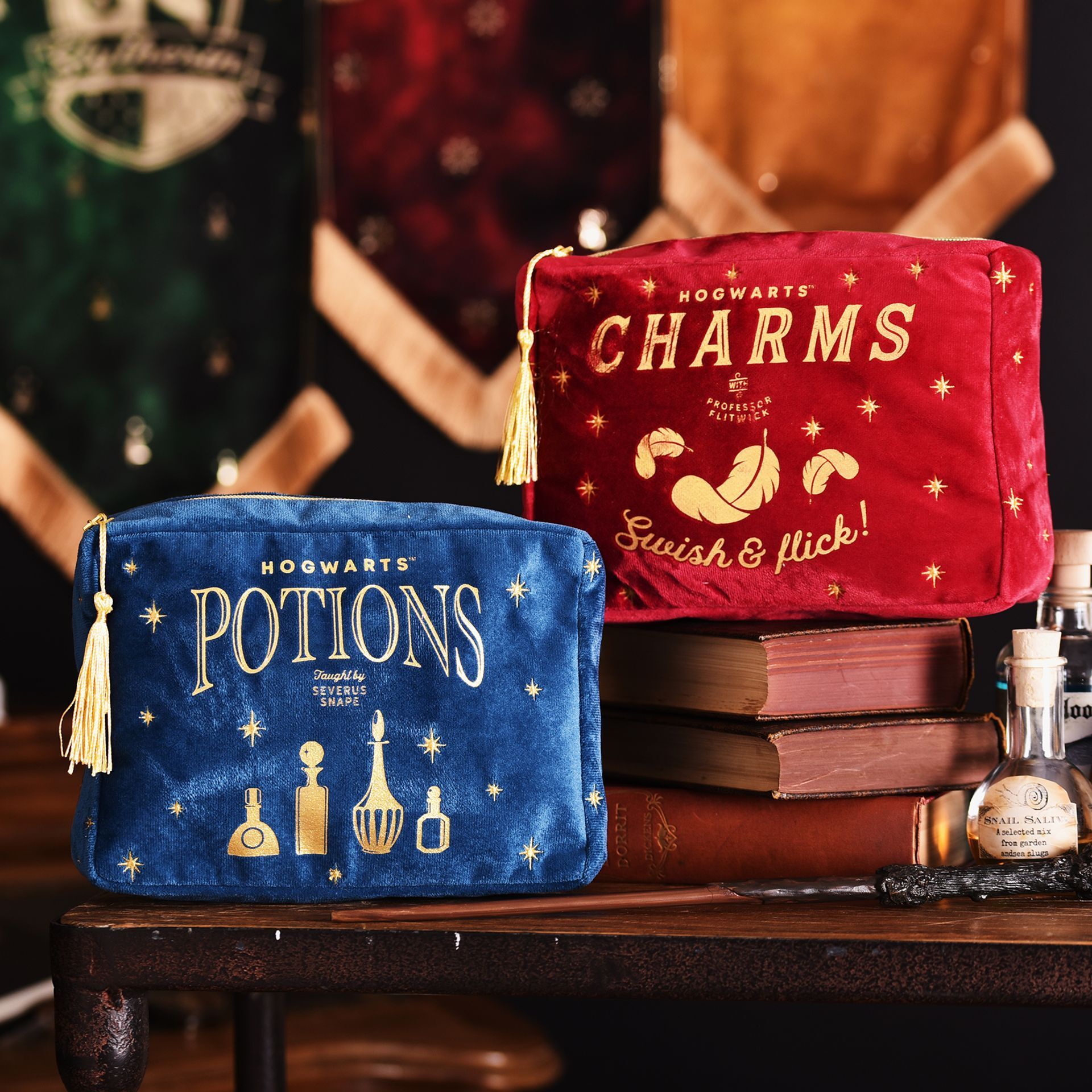 Warner Bros Harry Potter Alumni Wash Bag Charms - Image 5